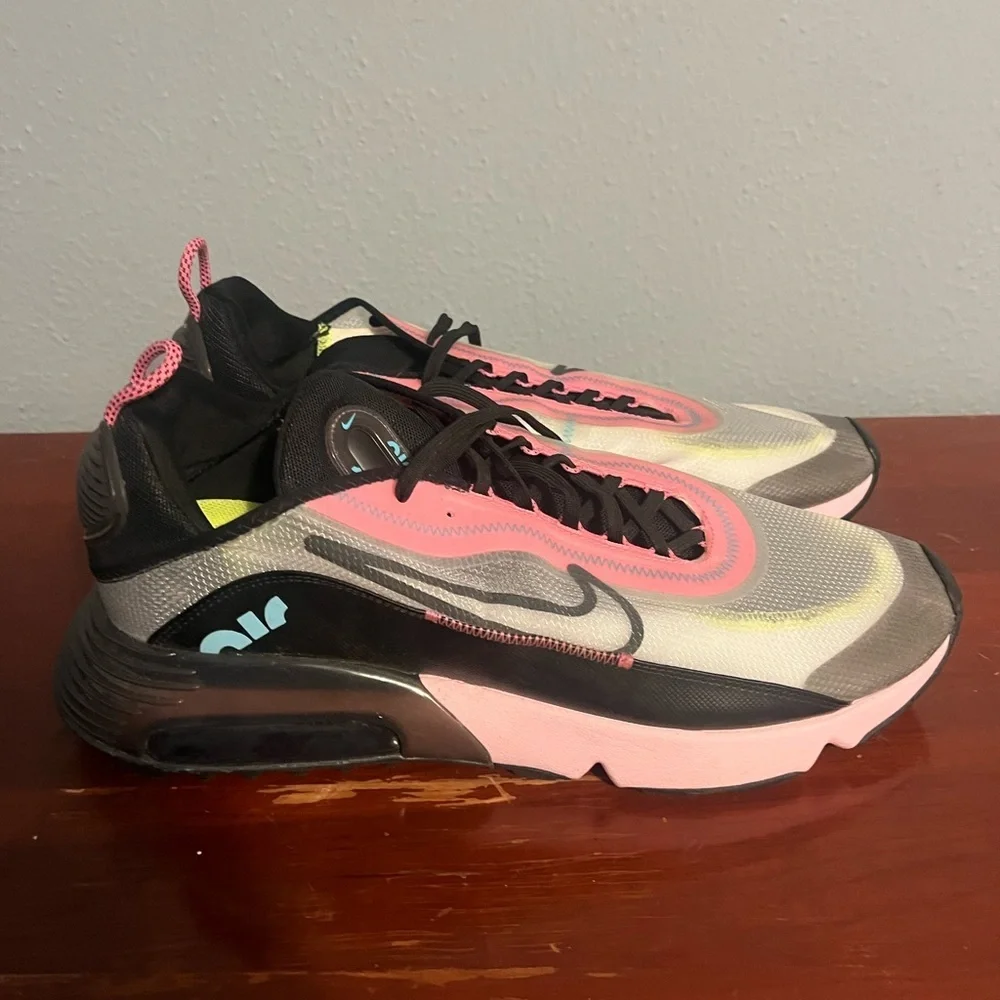 Nike Air Max Pink and Black Athletic Shoes 2090